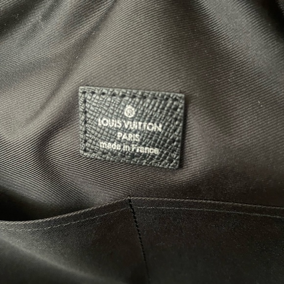 Authentic Louis Vuitton black Taiga Adrian Backpack - Picture 16 of 16